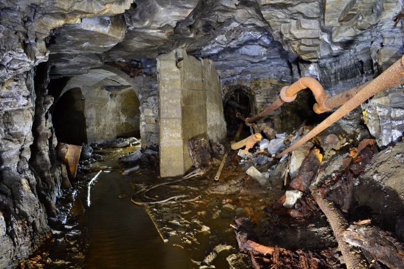 DSC_0872.JPG - Junction on Blackburn Level. North east branch on the left (in dark shadow). Straight on to the cages, right is loop round to the south west branch. Photo by Karli.