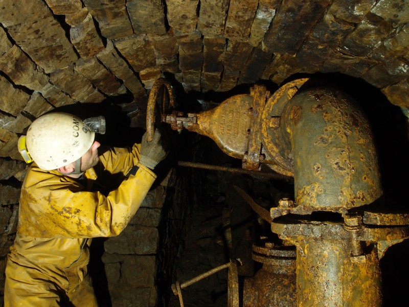 P5253065.JPG - Valves in alcove, No2 Shaft engine room.