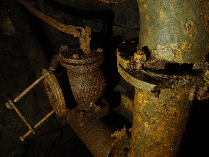 P5253067.JPG - Valves in alcove, No2 Shaft engine room.