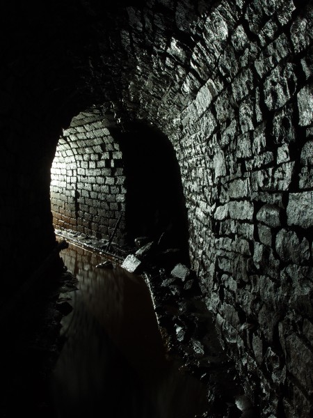 P5253075.JPG - New and old arching on the south west branch of Blackburn Level.