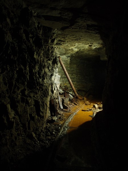 P5253078.JPG - Pipe and rails on south west branch of Blackburn Level.