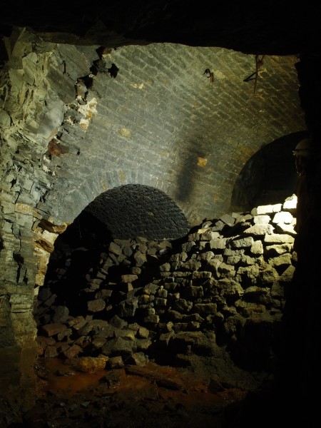 P5253080.JPG - Arches on south west branch of Blackburn Level that connect with No2 Shaft Engine room.