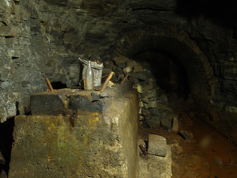 P5253082.JPG - Engine bed outside of No2 Shaft engine room.