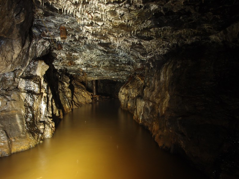 P5253111.JPG - Just before Victoria Vein, Blackburn Level.