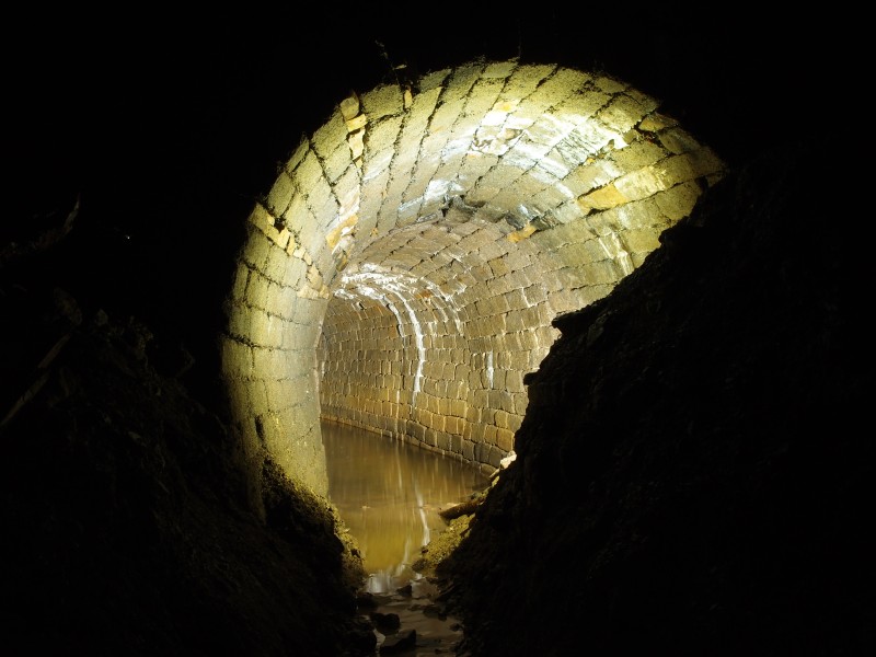 P5253117.JPG - North east crosscut at Victoria Vein.