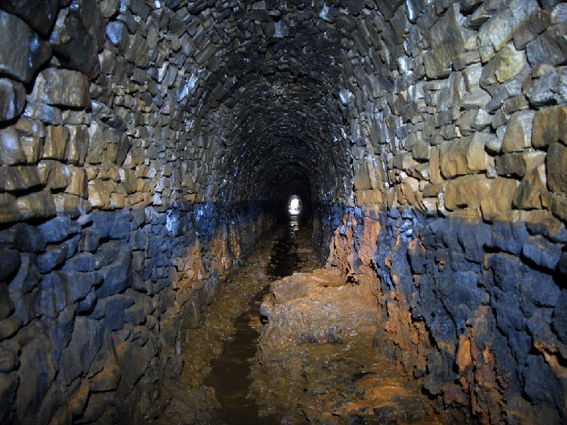 05_sbfl_passagetoadit.jpg - Looking out towards the portal.