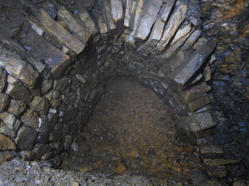 08_sbfl_2nd_fall.jpg - About a 100m in and the third fall can be seen, whilst sat in the chamber formed from the small second fall.