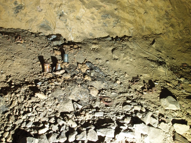 P6049363.JPG - Old tins from the 1980's. The green one is sodium bicarbonate for miners hangovers from the local wine.