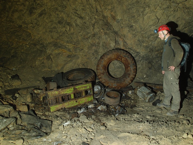 P6049374.JPG - Mine debris is the disused part.