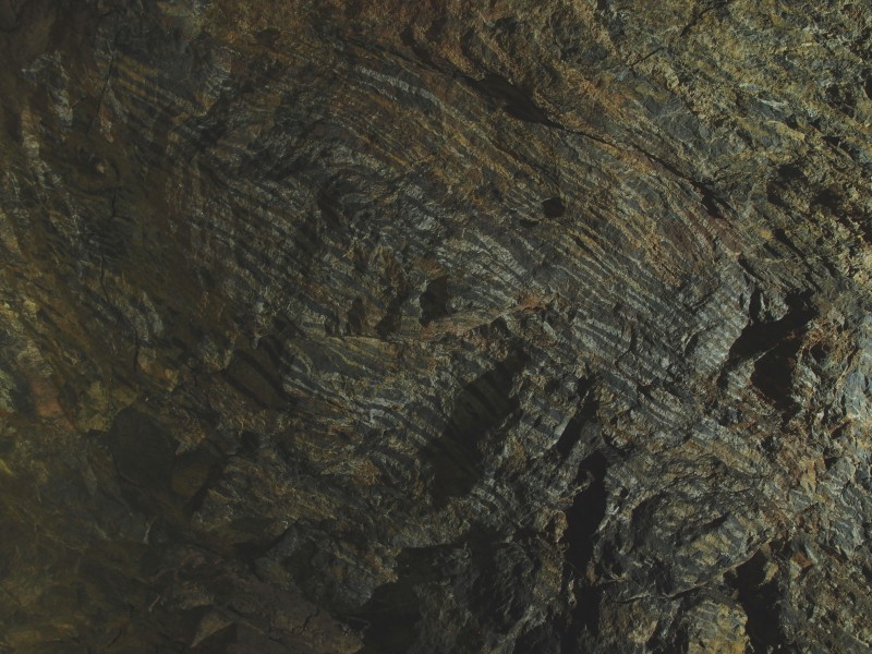 P6049385.JPG - Zebra spar. Most of the ore body is like this in the mountain with very few crystals.