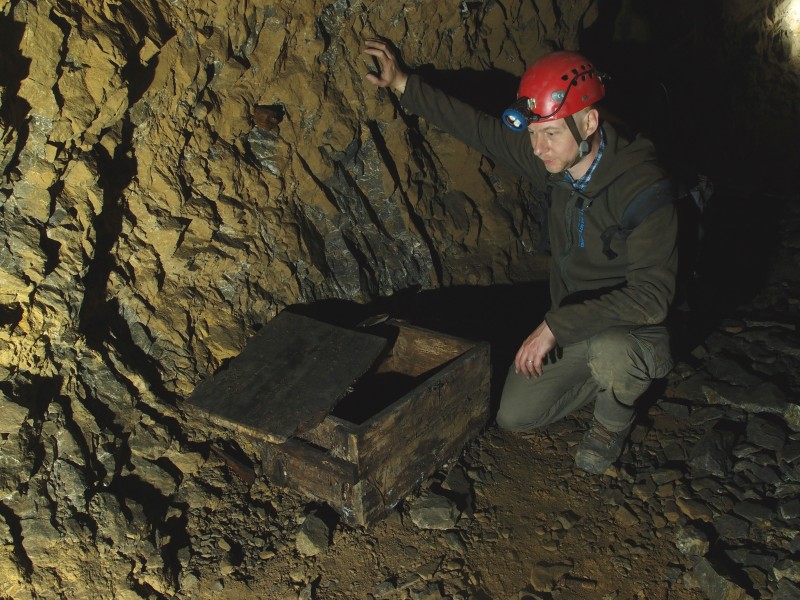 P6049391.JPG - Explosives box.