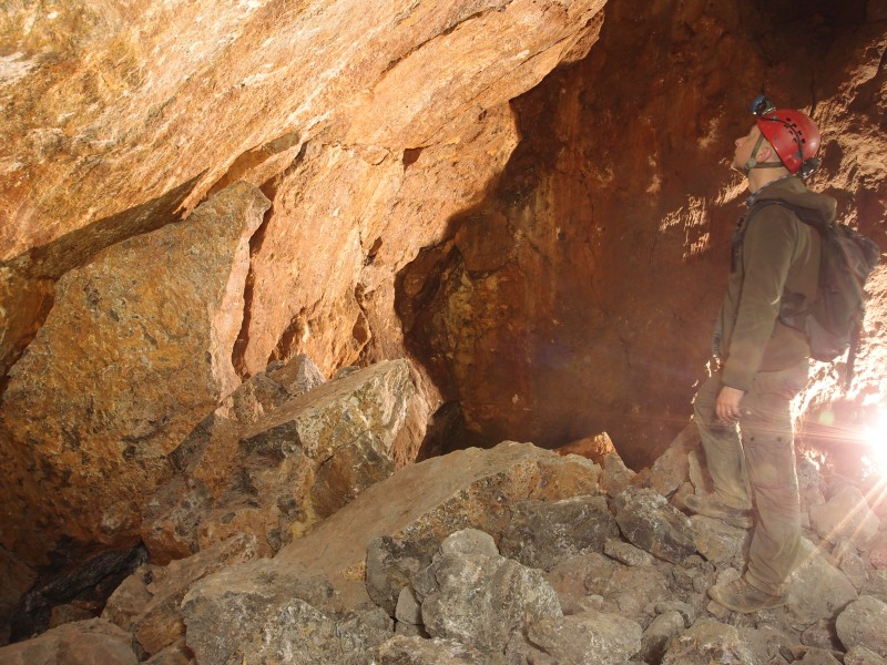 P6049401.JPG - In the working camber.