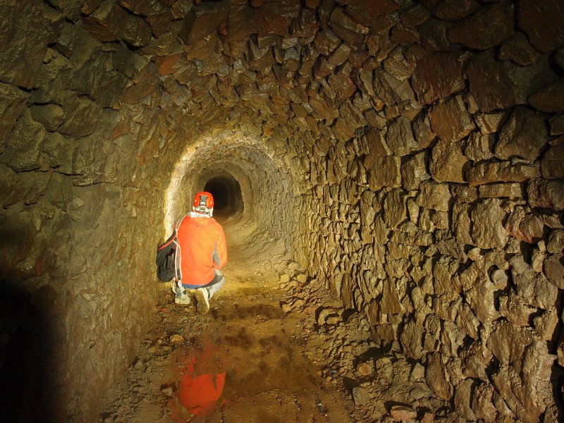 P6049414.JPG - Another section of stone arching in the 1920's level.
