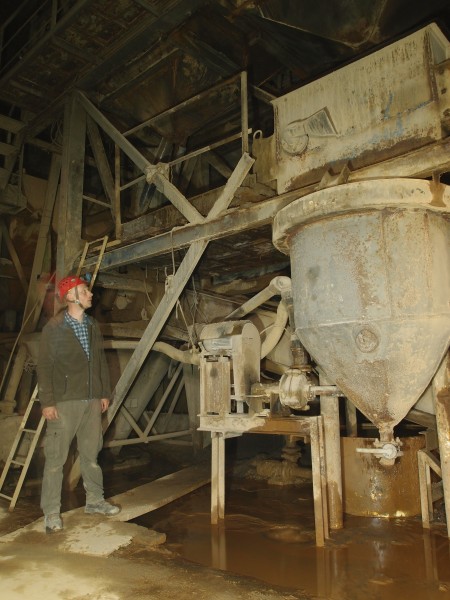 P6049434.jpg - Main plant chamber.