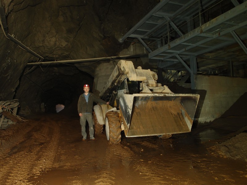 P6049441.JPG - Telehandler scoop by the spiral plant.