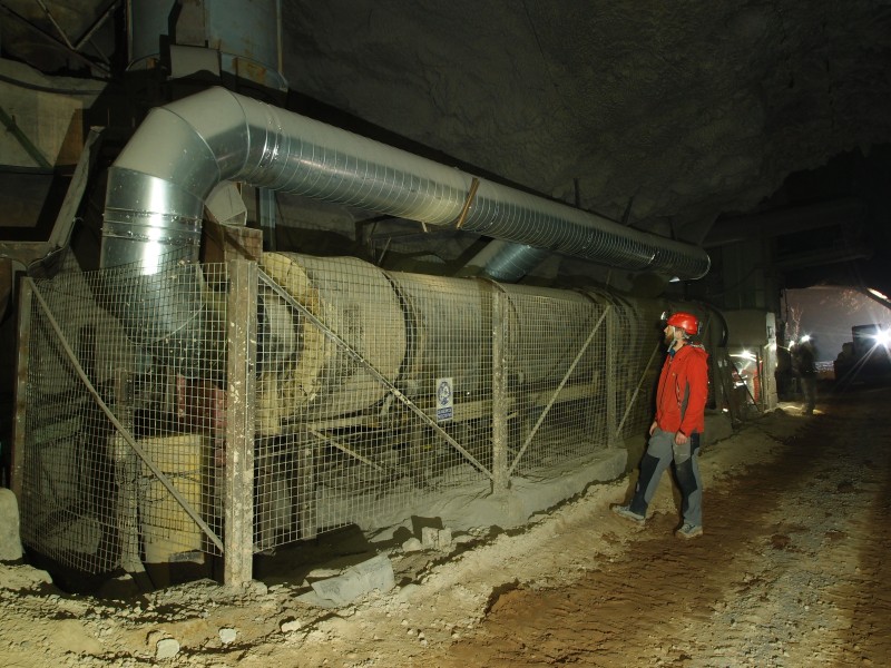 P6049456.JPG - Ore drying plant. Heat from the generators is used to dry the ore.