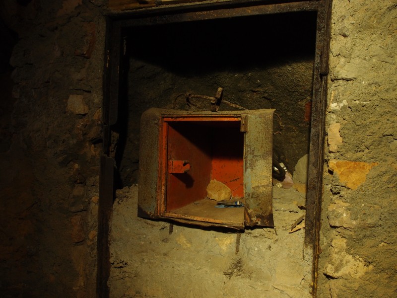 P6067849.JPG - Old magazine?1920's Level.