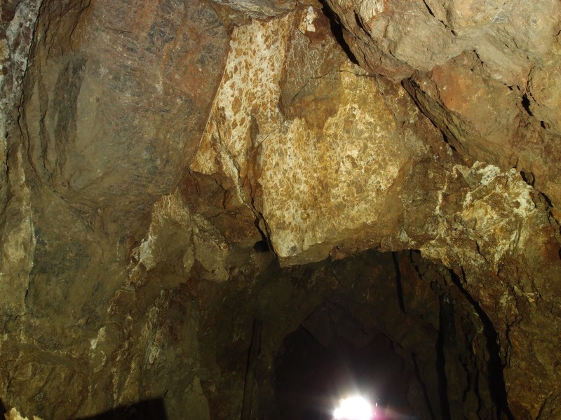 P6067751.JPG - Just inside, a bit of a fracture in the roof.