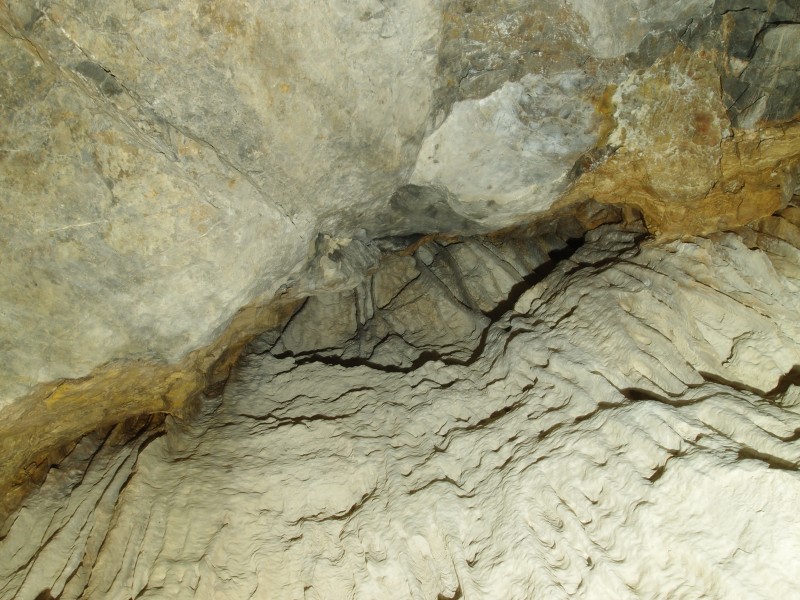 P6067773.JPG - Forth Adit, down one of the passages a small natural fissure was exposed.