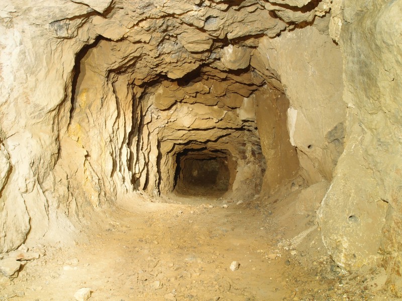 P6067776.JPG - Forth Adit, past the natural fissure the level carried on a bit and we reached the forehead.