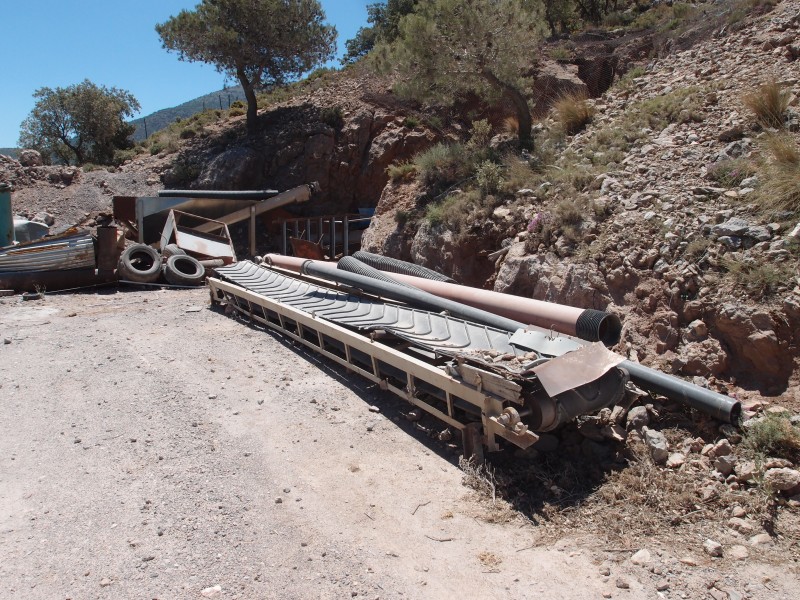 P6067788.JPG - Old machinary dump - conveyers.