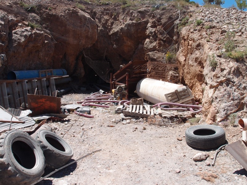 P6067789.JPG - Old machinary dump.