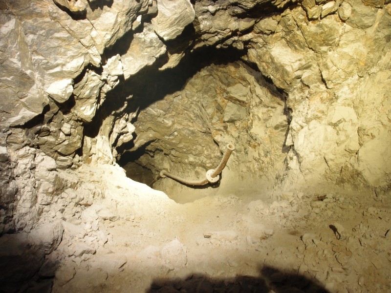 P6067814.JPG - Left branch past the junction - at the open stope, inclined passage beckoning...