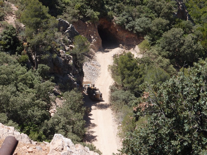 P6067827.JPG - Looking down from the roof of the sheep and bird... building. Sixth adit and a working one with a LDH loader.