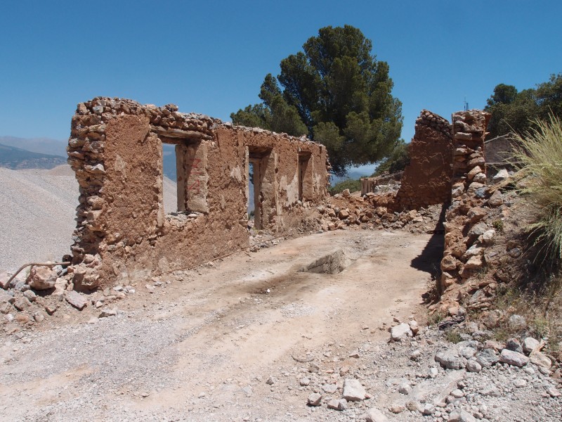 P6067833.JPG - Must have been a garage workshop with pit.