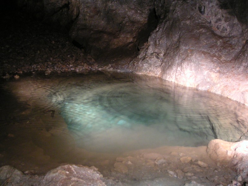 sr_poolsumpingreathall1.jpg - The sump and pool in the Great Hall.