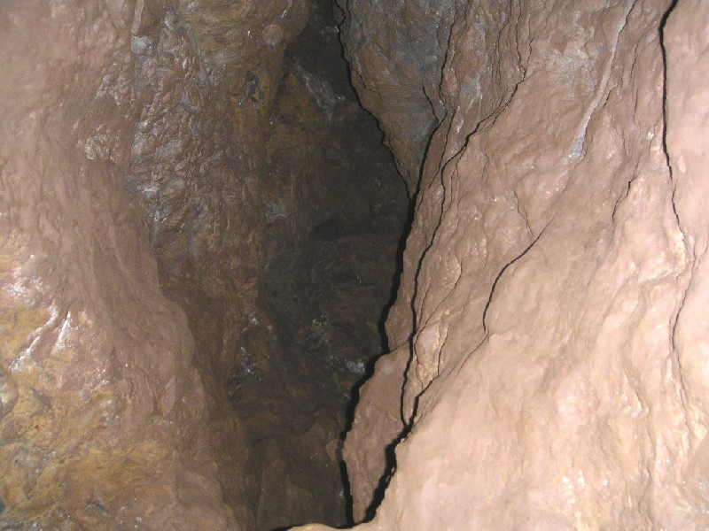 sr_orepocket.jpg - Ore pocket in the Singing River Chamber.