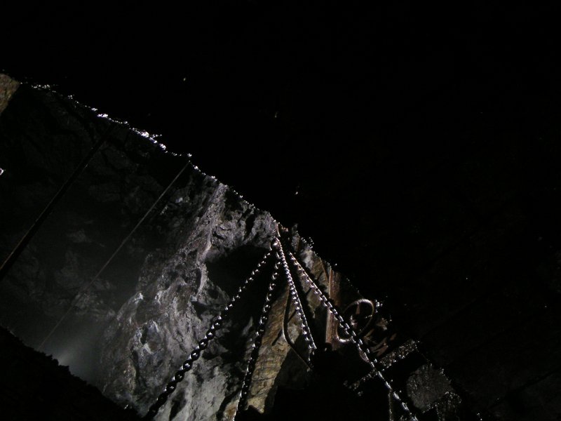 sfl_07_upintoengineroom2.jpg - Looking up into the engine room, spooky shot.