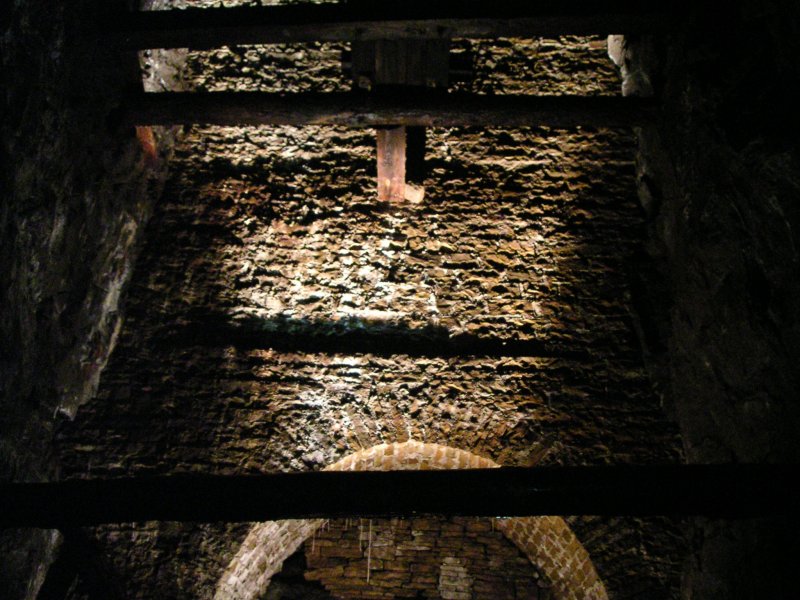 sc_barons_sump5.jpg - The wall above the passage we entered in.