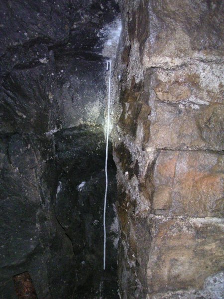 sc_barons_sump7.jpg - All around Baron's Sump there where stalagmites, this one was around 60cm long!