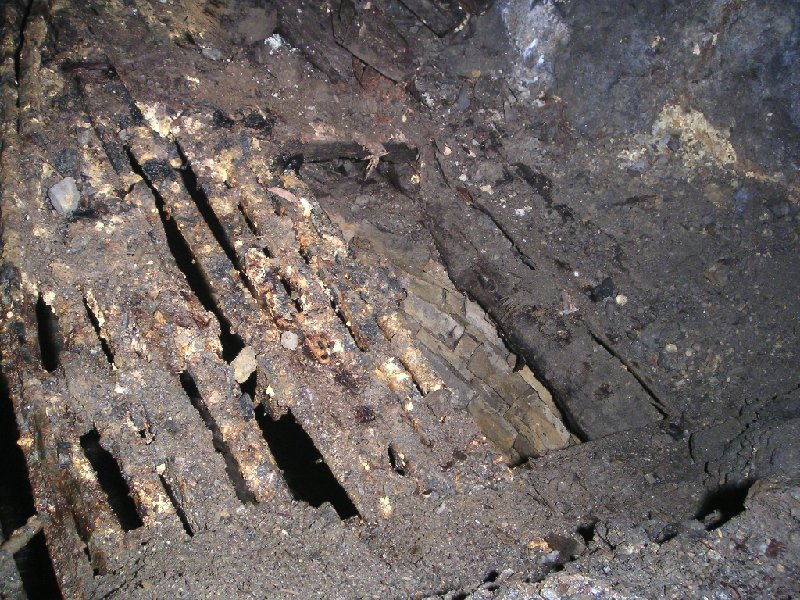 sc_baronssumpshaft3.jpg - Rails over Barron's Sump.