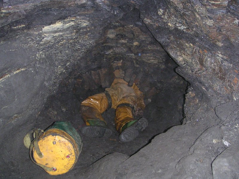 sc_carrscrossveincollapse.jpg - Grovelling in the Carr's Cross Vein collapse yet again, it seemed a lot tighter compared to our last visit.