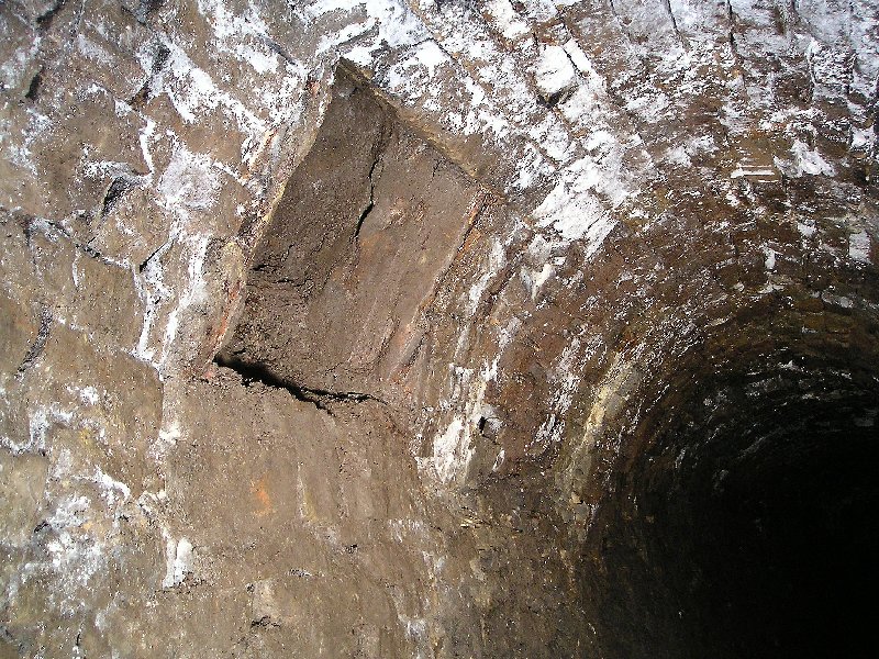 sc_oreshoottolowandhighflats.jpg - Just past Baron's Sump, the ore shoot which leads to the Low and High Flats in the Great Limestone. There is also a link in the High Flats to Middlecleugh Level and the 100m Armstrongs Rise.