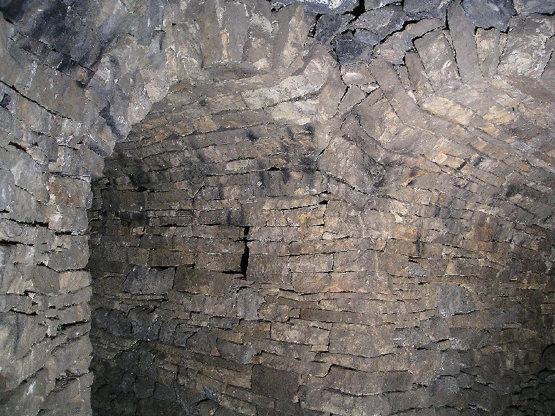 sc_sublevelabovecarrsandlongcleughvein2.jpg - In the sub level above Carr's Cross and Longcleugh Veins, examples of the stone work.