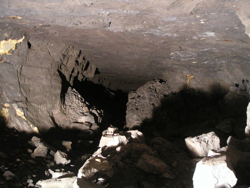 sc_oldfan_southend.jpg - A view towards the south end of Old Fan Flats. This photograph was taken with Charlies flash powder, its still experimental and the use is being fine tuned.