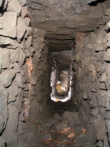 sc_oldfan_walling2.jpg - A very good example of the deads walling in Old Fan Flats. This is what Smallcleugh Flats used to be like before they where torn down over the years. Keep these intact!