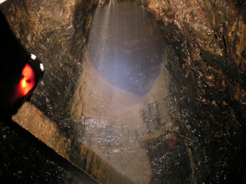 sc_1SV_waterrise_1.jpg - Looking up Wharton's Sump with its in built cold shower.