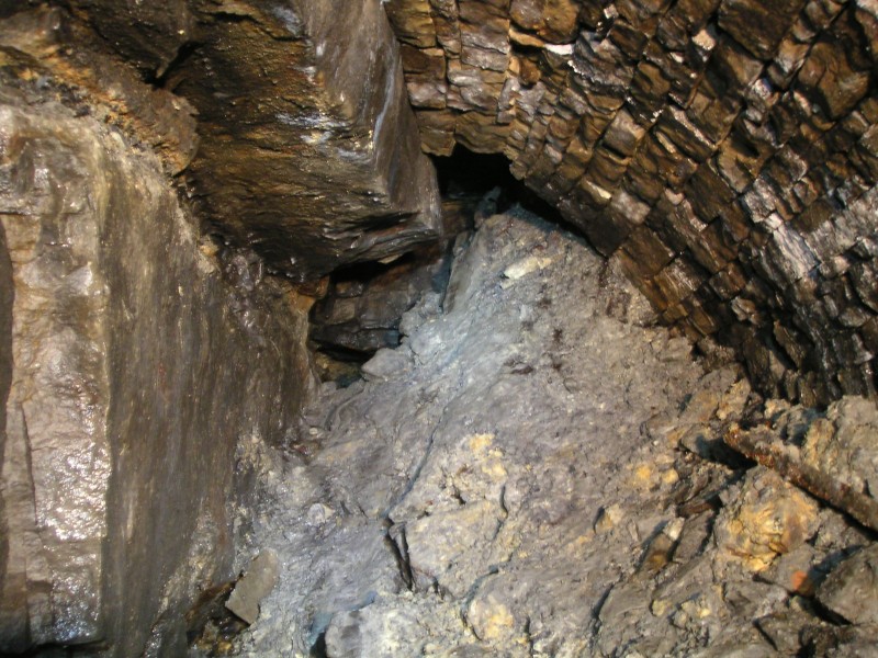 sc_2SVeast_collapse1.jpg - The collapse just past the shaft branching.