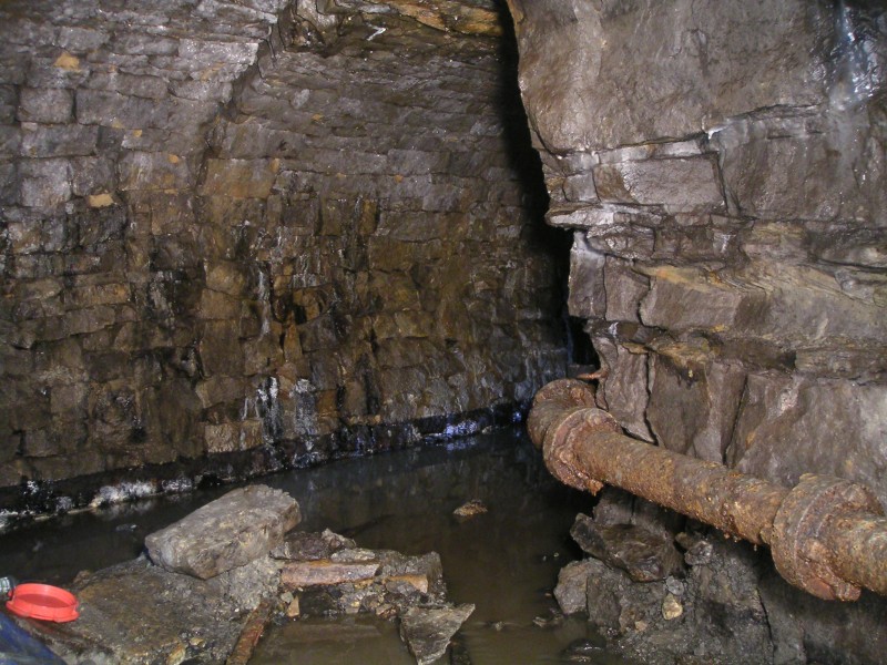 sc_2SVeast_fromsump2rg.jpg - Looking back from the shaft towards the main passage.