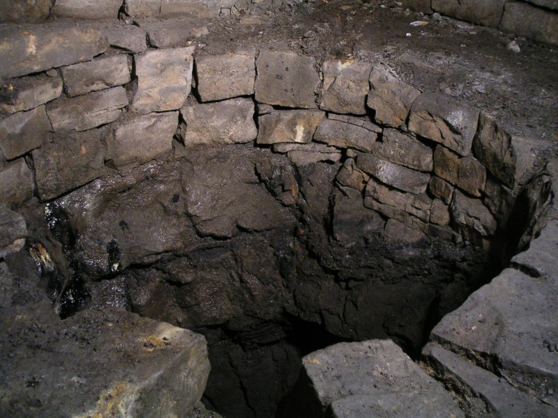 sc_grotto_sump2.jpg - Close up of the sump.