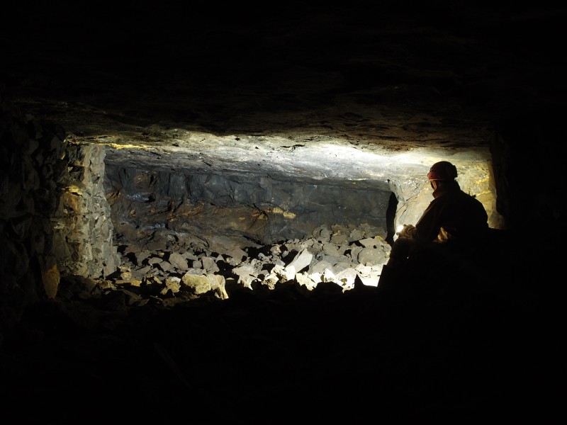 P7246233.JPG - Looking into a corner of the flats.