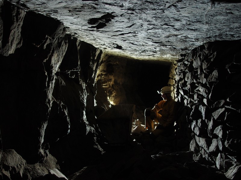 P7246255.JPG - Playing with light postions and camera settings. Tub with no wheels.