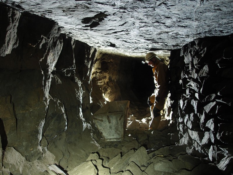 P7246259.JPG - Playing with light postions and camera settings. Tub with no wheels.