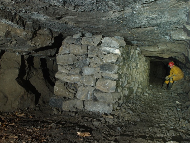 P7246311.JPG - Looking back from the sourthern tip. Again nice pack walling.