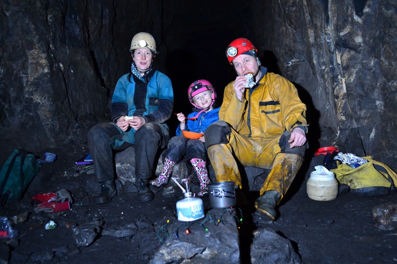 DSC_0303.JPG - New Year's Afternoon lunch pic, complete with Christmass lights!