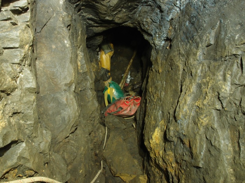 P5243009.JPG - Looking north in the first sublevel.